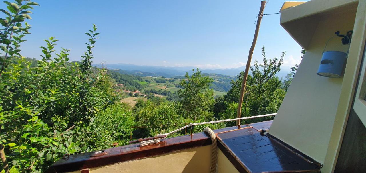 Nave Nel Bosco Bed & Breakfast Torresina Bagian luar foto