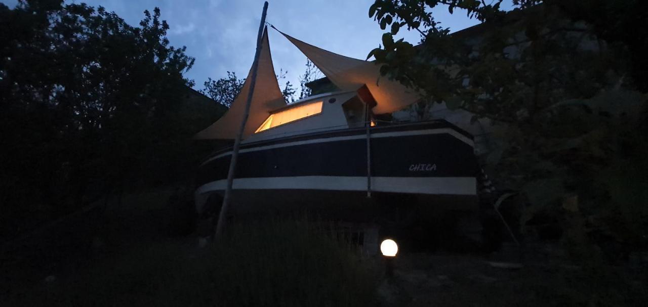 Nave Nel Bosco Bed & Breakfast Torresina Bagian luar foto